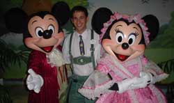 Das ist noch von Thanksgiving, ich mit Mickey und Minnie